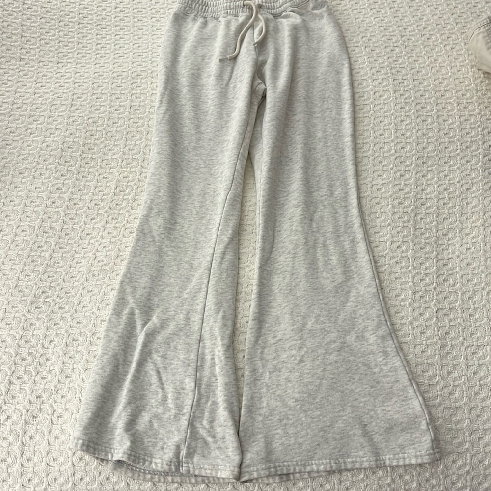 HOLLISTER ULTA HIGH-RISE FLARED SWEATPANTS - great condition